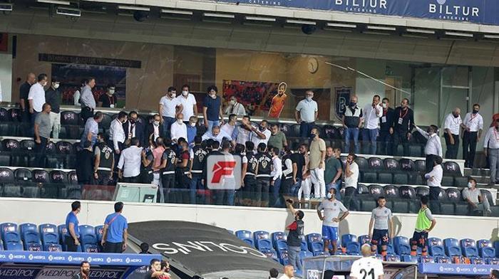 SON DAKİKA Başakşehir - Denizlispor maçında büyük olay Yumruklar konuştu...