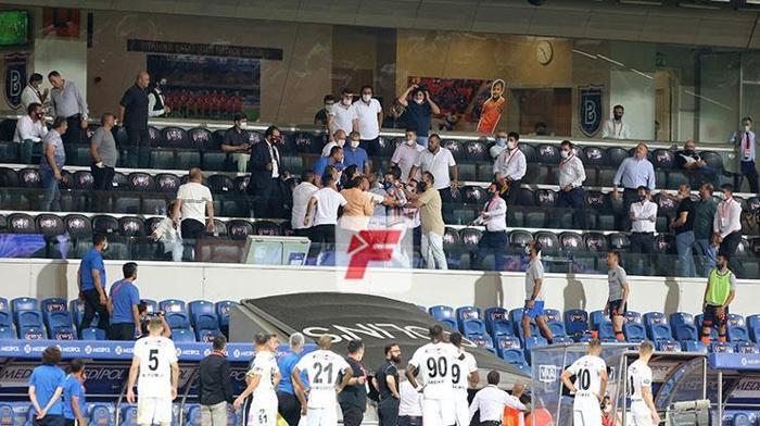 SON DAKİKA Başakşehir - Denizlispor maçında büyük olay Yumruklar konuştu...