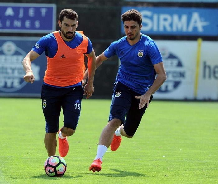 Şener Özbayraklı