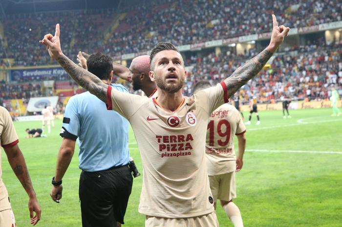 Kayserispor - Galatasaray maçında gerginlik Kulübede kırmızı kart...