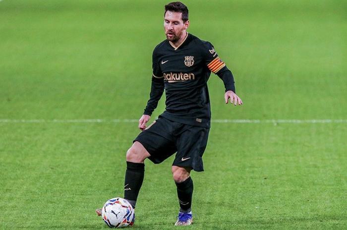 Messiden kanser hastası çocuklara destek... Rekor kıran kramponlarını bağışladı