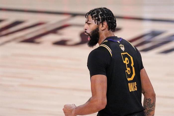 LeBron Jamesi çıldırtan 9 saniye