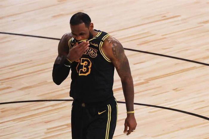 LeBron Jamesi çıldırtan 9 saniye
