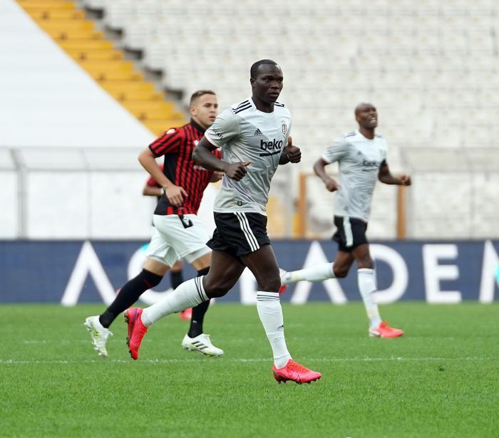 Beşiktaşta 3 yeni transfer feda dedi 7.5 milyon Euro...