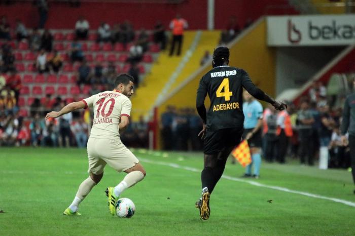 Kayserispor - Galatasaray maçında gerginlik Kulübede kırmızı kart...