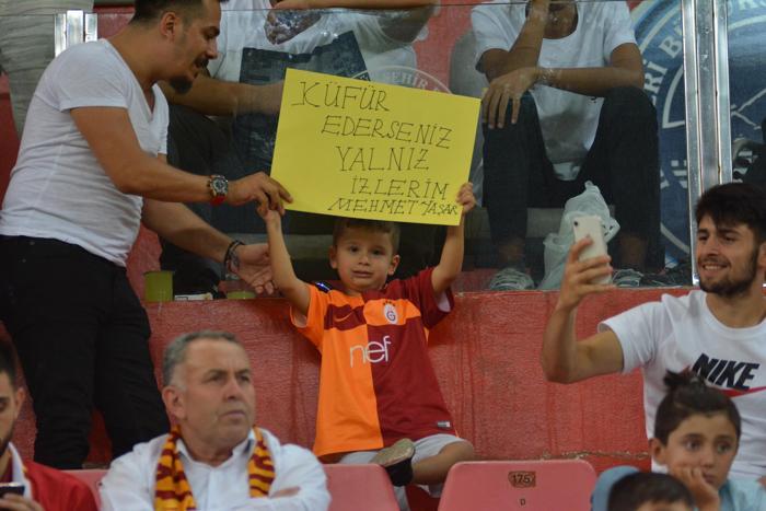 Kayserispor - Galatasaray maçında gerginlik Kulübede kırmızı kart...