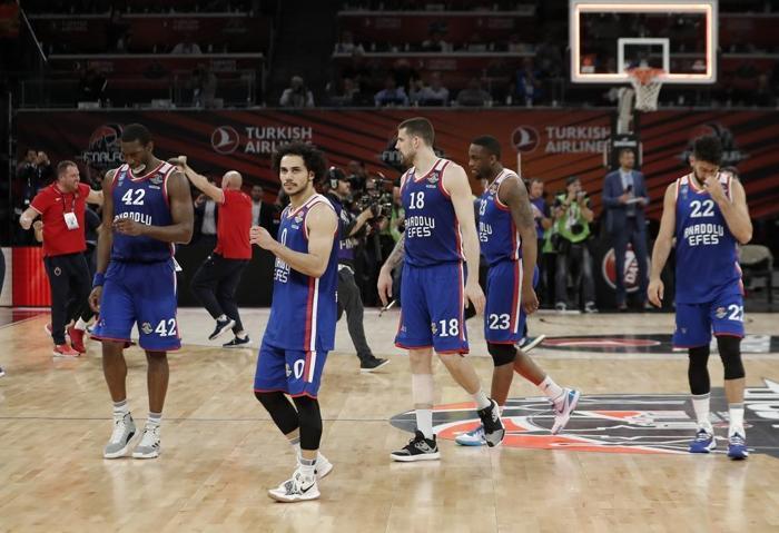 Anadolu Efes sezonu kupayla taçlandıramadı