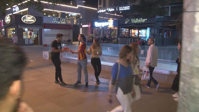 Bağdat Caddesinde Galatasaraylı taraftarlara saldırı