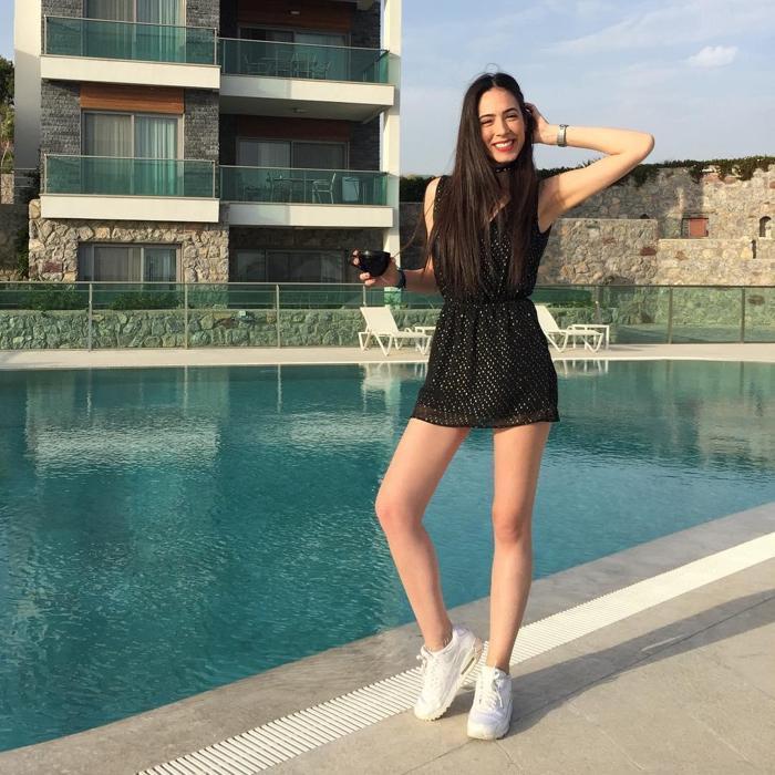 Spiker Şansın Tokyay komşusundan şikayetçi oldu: Eve girerken korkuyorum