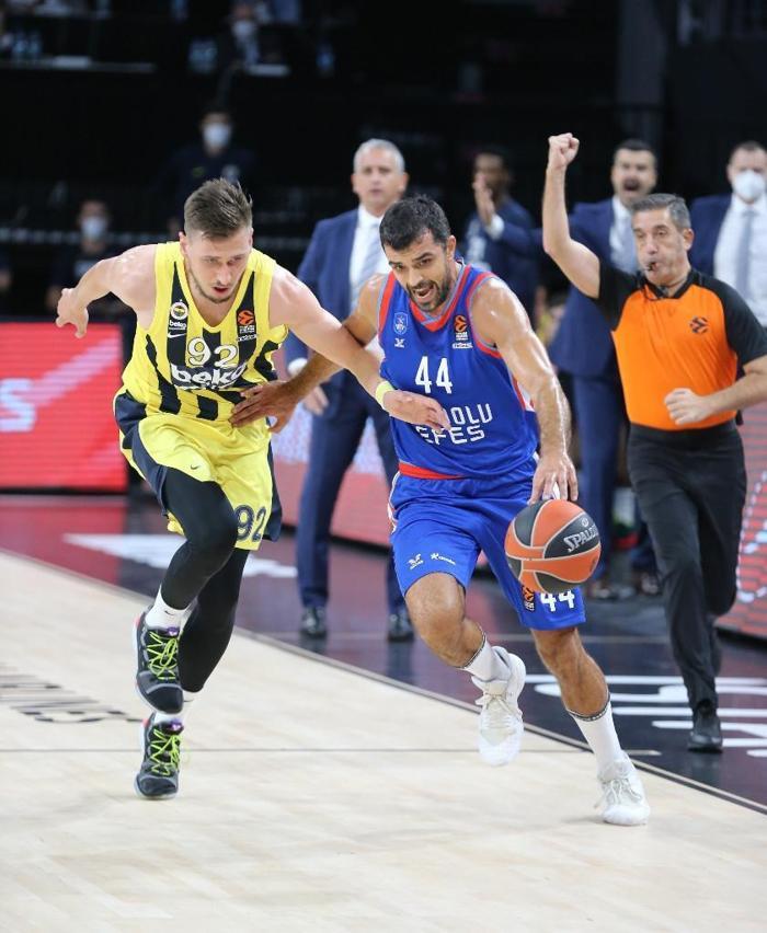 Başkan Ali Koç, Fenerbahçe Bekoyu ayakta alkışladı
