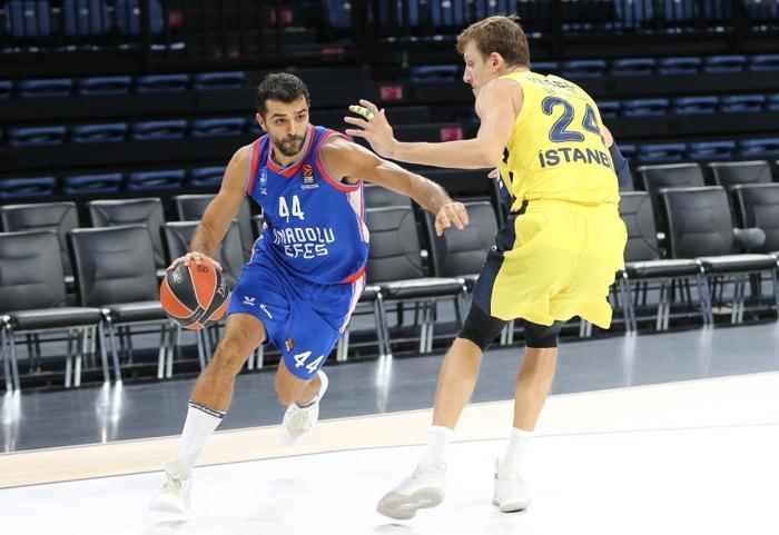 Başkan Ali Koç, Fenerbahçe Bekoyu ayakta alkışladı