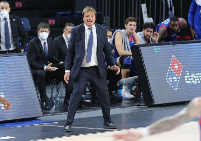 Başkan Ali Koç, Fenerbahçe Bekoyu ayakta alkışladı