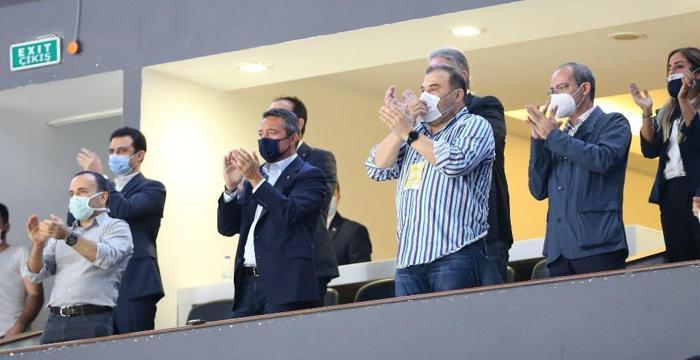Başkan Ali Koç, Fenerbahçe Bekoyu ayakta alkışladı