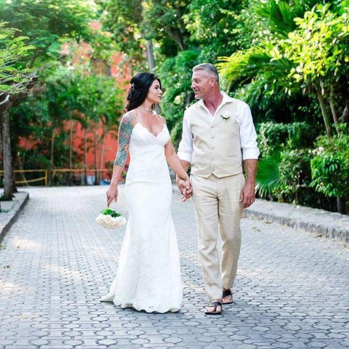 En yakın arkadaşının babasıyla evlendi