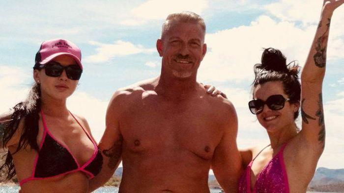 En yakın arkadaşının babasıyla evlendi