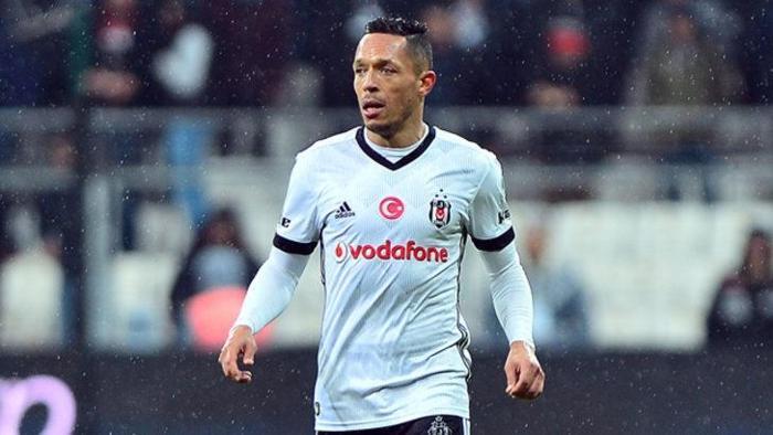 Beşiktaşın yıldız ismi Adriano hakkında bomba transfer iddiası