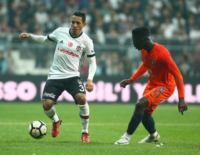 Beşiktaşın yıldız ismi Adriano hakkında bomba transfer iddiası