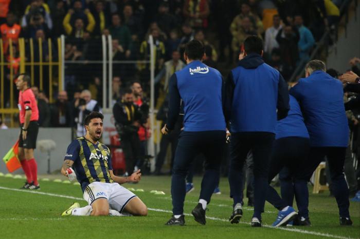 Ozan Tufan, Fenerbahçe-Beşiktaş derbisinin önüne geçti