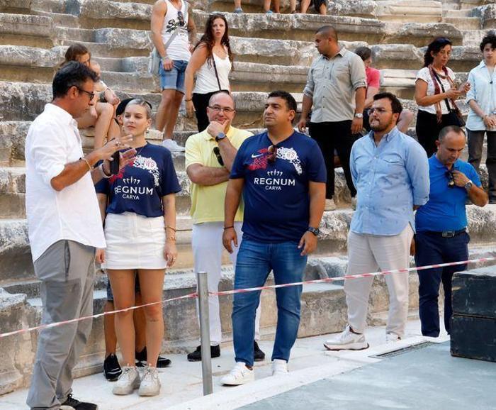 İngiliz şarkıcı Anne Marie Antalyada