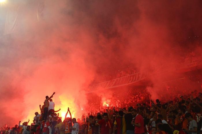 Taraftarların üzerinden bakın neler çıktı