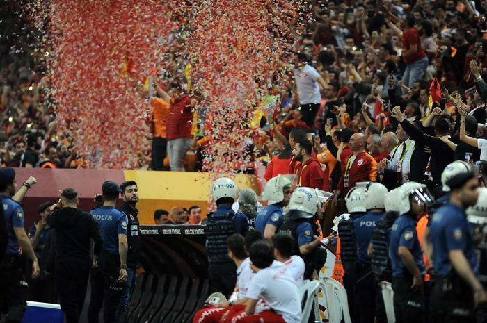 Galatasarayın şampiyonluğu sonrası Türk Telekom alev aldı