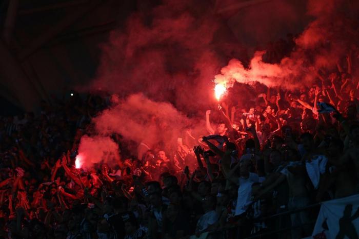 Taraftarların üzerinden bakın neler çıktı