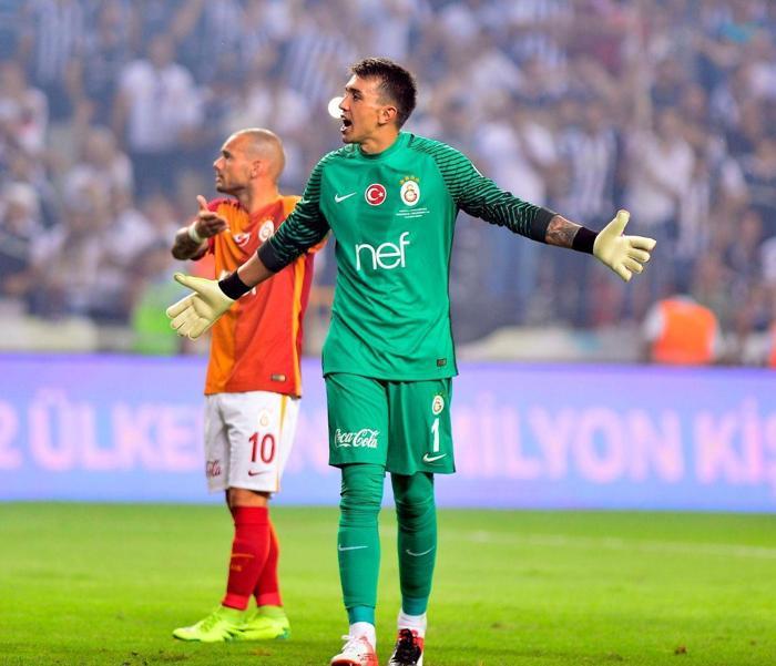 Taraftarların üzerlerinden bakın neler çıktı