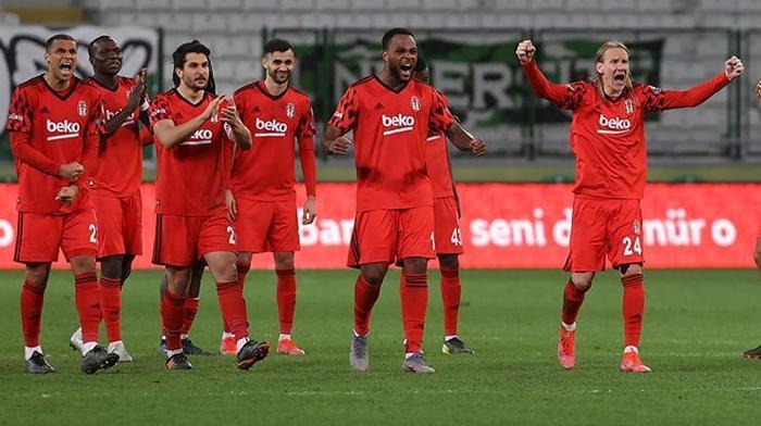 Beşiktaş yarı finali böyle kutladı