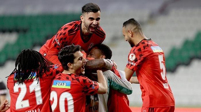 Beşiktaş yarı finali böyle kutladı
