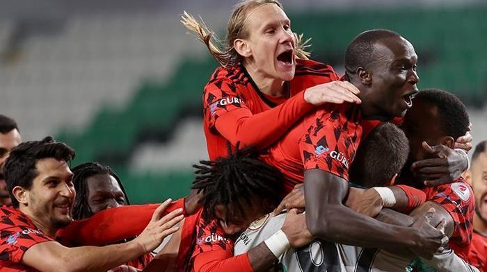 Beşiktaş yarı finali böyle kutladı