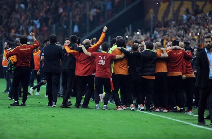Galatasarayın şampiyonluğu sonrası Türk Telekom alev aldı