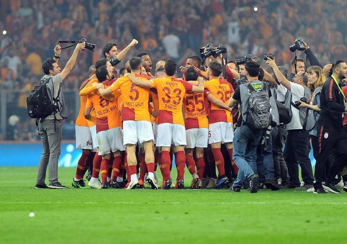 Galatasarayın şampiyonluğu sonrası Türk Telekom alev aldı
