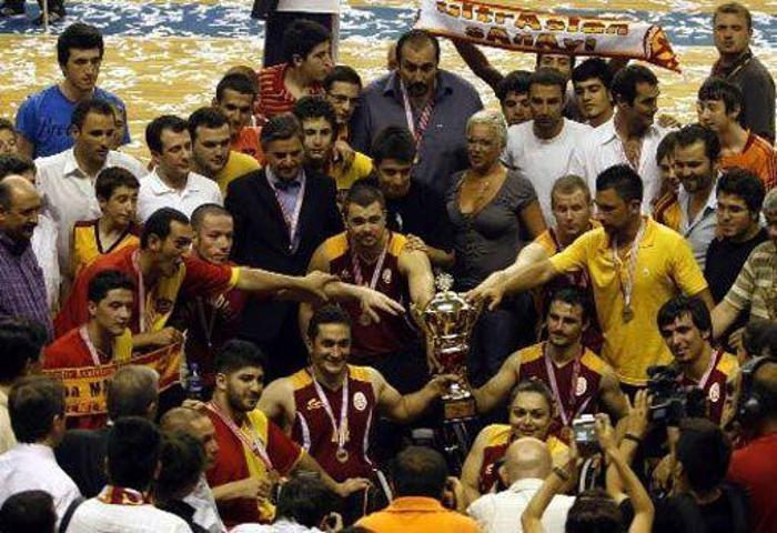 GALATASARAY TEKERLEKLİ SANDALYE BASKETBOL TAKIMI