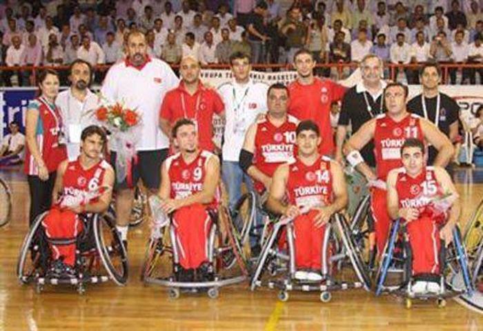 TEKERLEKLİ SANDALYE ERKEK BASKETBOL MİLLİ TAKIMI