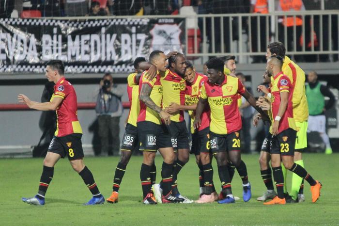 Gecenin sorusu (Cem Dizdar)