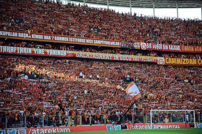Galatasaray - Başakşehir maçında büyük olay Ortalık karıştı...