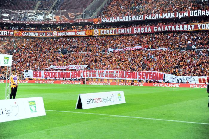 Galatasaray - Başakşehir maçında büyük olay Ortalık karıştı...