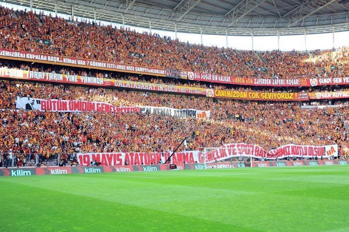 Galatasaray - Başakşehir maçında büyük olay Ortalık karıştı...