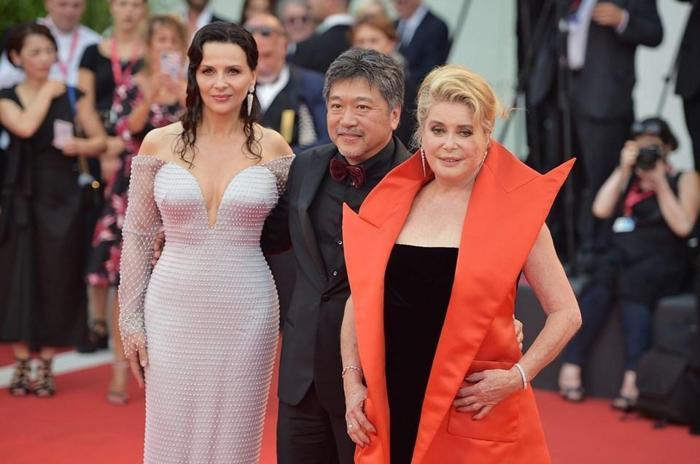 76. Venedik Film Festivalinde şıklık yarışı