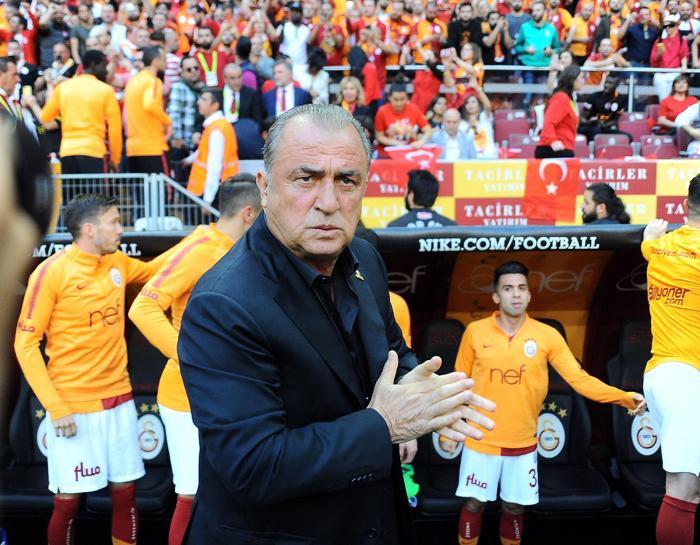 Galatasaray - Başakşehir maçında büyük olay Ortalık karıştı...