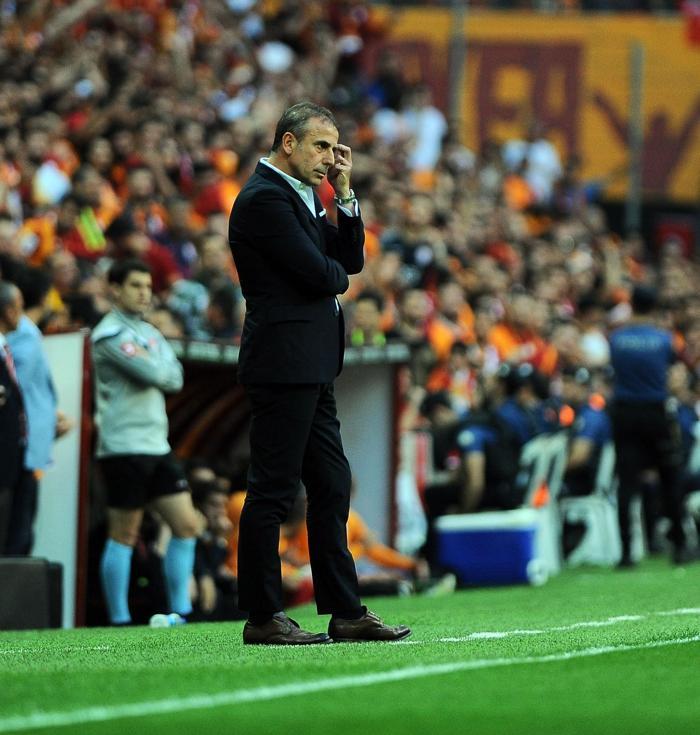 Galatasaray - Başakşehir maçında büyük olay Ortalık karıştı...