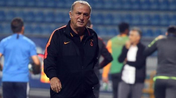 Galatasarayın toplantısında gergin anlar