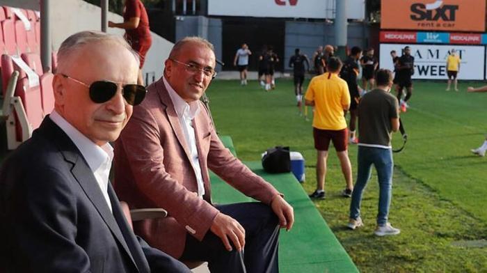 Galatasarayın toplantısında gergin anlar