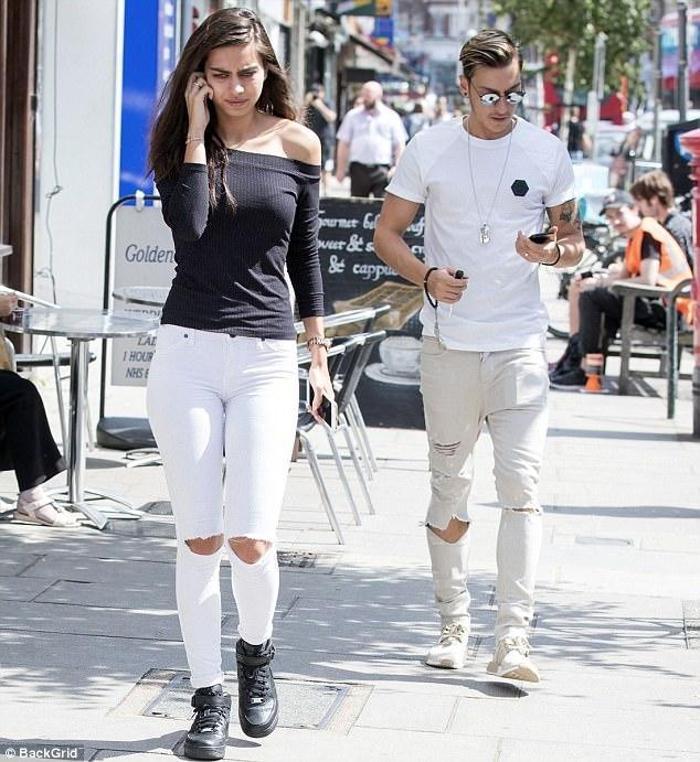 Amine Gülşe, Mesut Özilin DMsine el attı