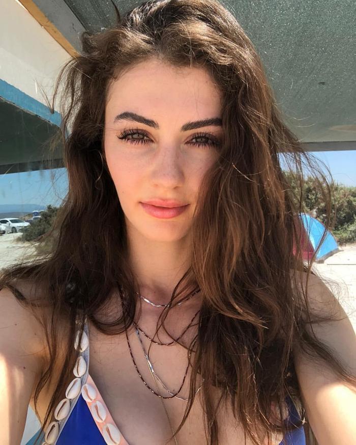 Burcu Özberk Fenerbahçeli Ulaş Kıyak ile aşk yaşıyor
