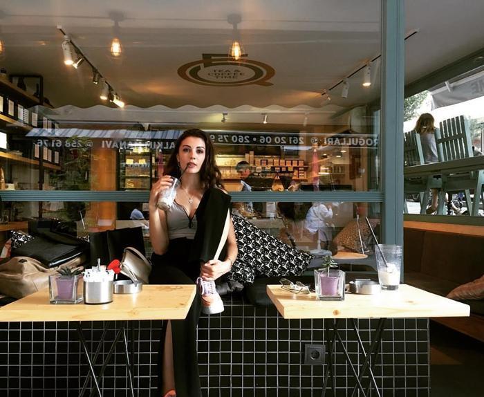 Burcu Özberk Fenerbahçeli Ulaş Kıyak ile aşk yaşıyor