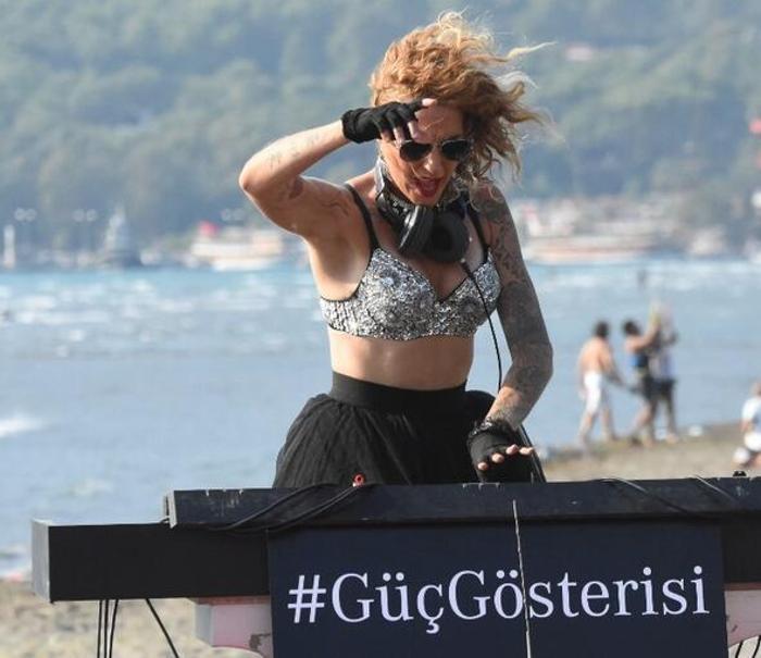 Ünlüleri buluşturan festival