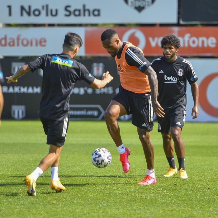 Beşiktaşta yeni transfer Rachid Ghezzal ilk idmanına çıktı