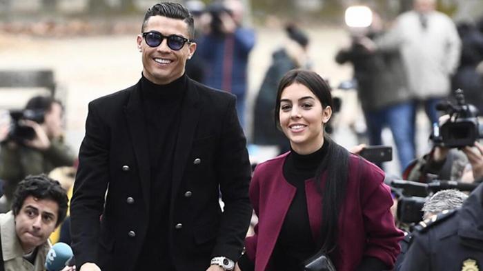 Ronaldonun aldığı nişan yüzüğünün fiyatı dudak uçuklattı