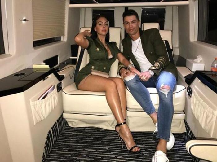 Ronaldonun aldığı nişan yüzüğünün fiyatı dudak uçuklattı